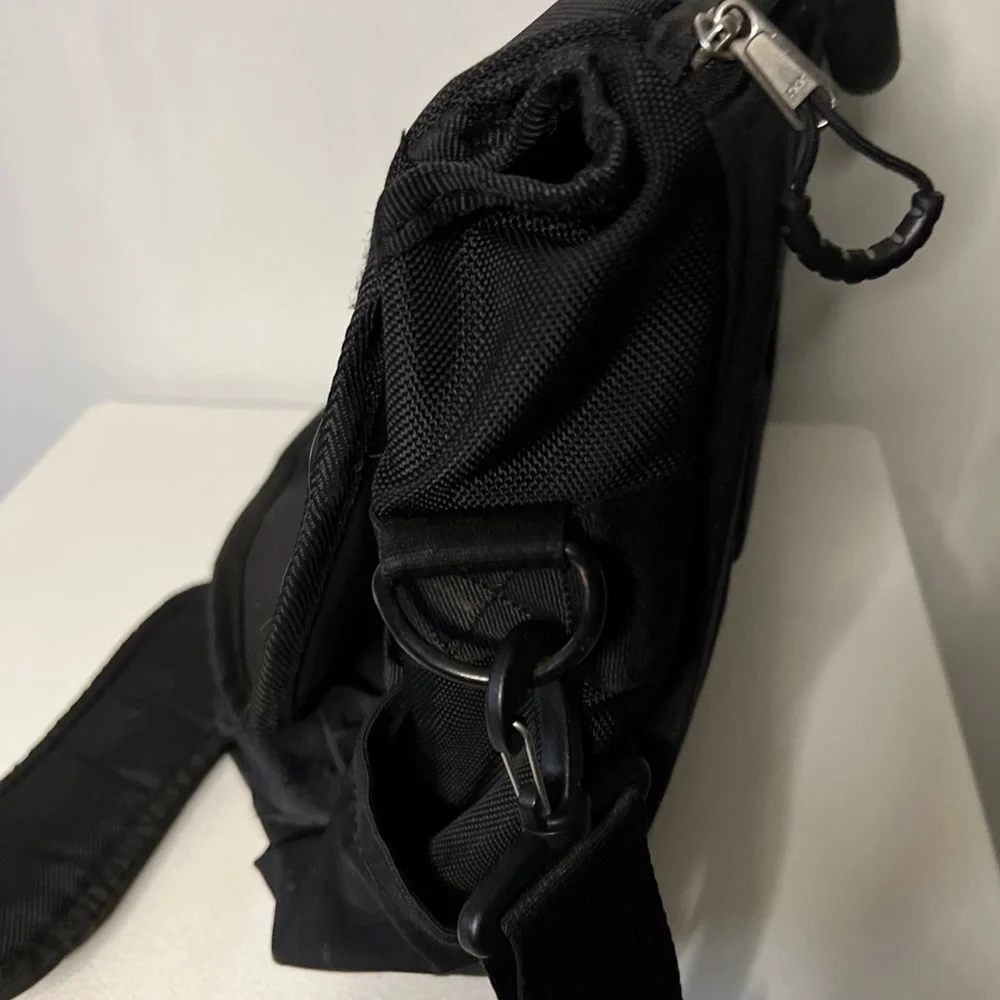 YAK PAC Messenger Crossbody Computer Bag Black Gray Many Pockets.